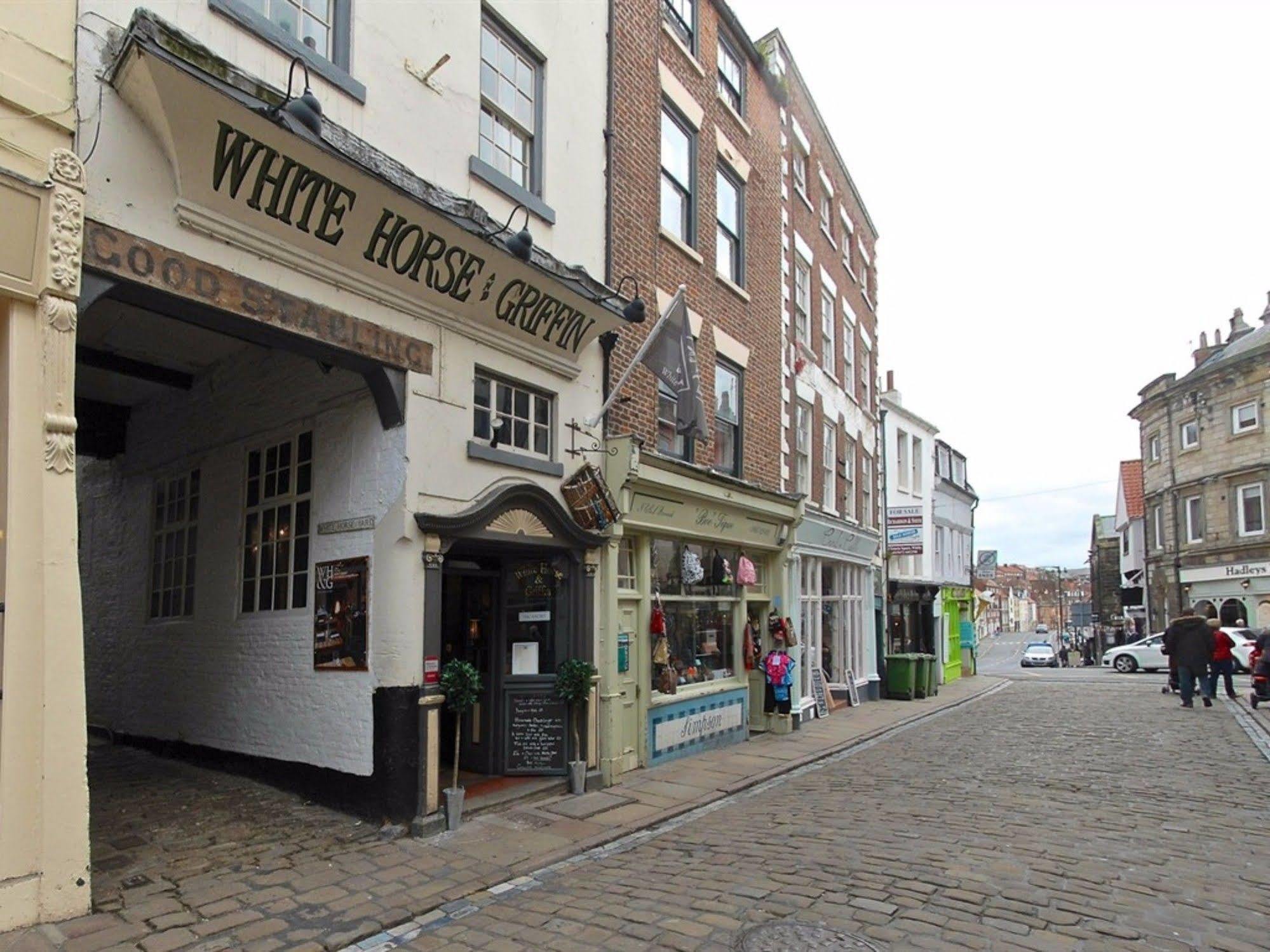White Horse & Griffin Whitby Exterior foto