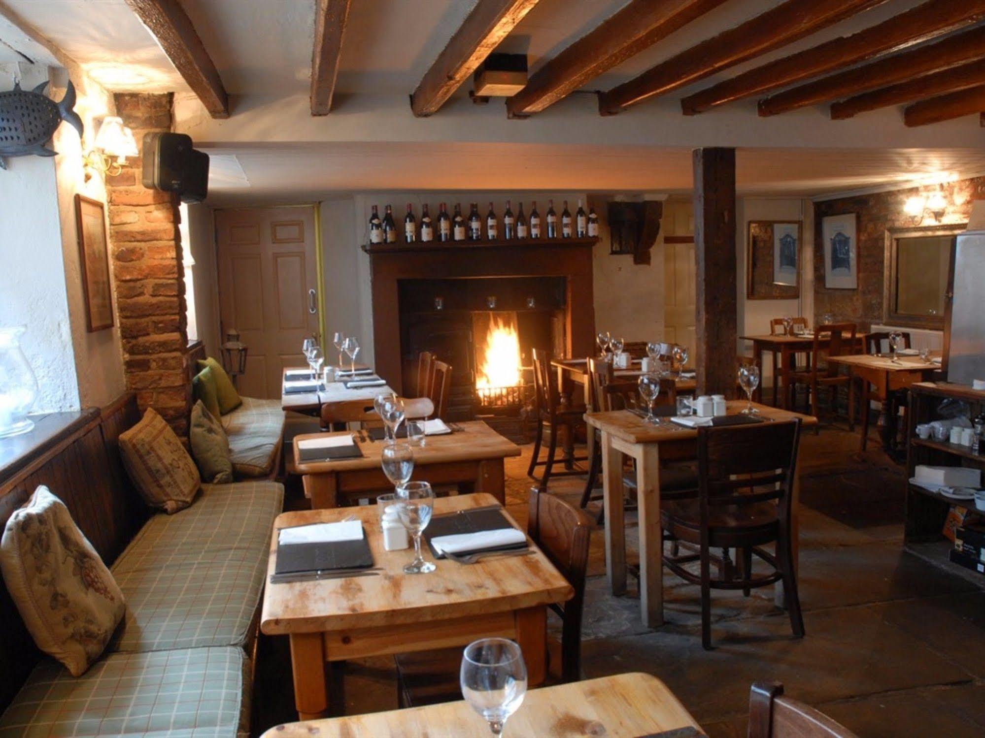White Horse & Griffin Whitby Exterior foto